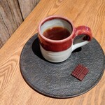 sio - オニバスコーヒーのルワンダコーヒーとミニマルショコラ。ミニマルのフルーティーなチョコレートが爽やかだし、コーヒーも浅煎りすっきりな味わいのもので。いいものが選ばれているのがよく分かるわ(*^^*)♡