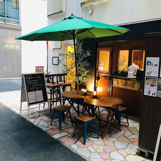 落ち着いた空間で本格フレンチを堪能。幅広いシーンに◎