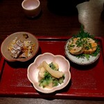 一徹 - 左からシャコとカラスミ、ホッキ貝のぬた漬け、自家製あん肝