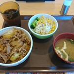 すき家 - 料理写真:牛丼 並 つゆだく + サラダセット