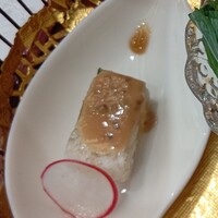 中国料理 王宮 - 【本日の前菜盛り合わせ】
                  
                  ❀『ハモとオクラのゼリー寄せ』
                  
                  
