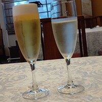 中国料理 王宮 - 【ドリンク】
                
                前菜のお供に
                ❀『生ビール(小)』(330えん)
                
                ❀『スパークリングワイン』(550えん)
                