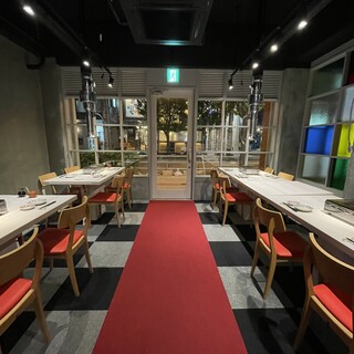 《Private rooms available》 The stylish interior can be used for a wide range of occasions.