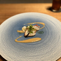 薪焼きび - 石川県輪島の岩タコの炙りとマイクロセロリ