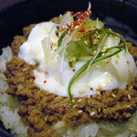 らーめん 三日月 - のっけ飯・そぼろと温泉卵