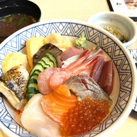 順 神戸店 - 吹き寄せちらし　小鉢とお味噌汁、フルーツ付きです