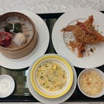 中国料理 王宮 - 【メイン】
❀【王宮名物】『大海老とガーリックの黄金揚げ(2個)』(1980えん)

頭までいただける海老だそう
衣がサクサク食感♬



