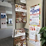 ビストロスリール - 真っ直ぐ行くと改札、角を曲がると