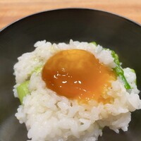 AKAI - グリーン・アスパラガスのストウブご飯 卵黄を乗せて