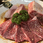 炭火焼肉 3丁目 - 骨付きカルビと特上ハラミ