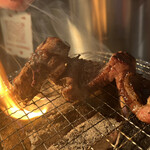 炭火焼肉 3丁目 - 豪快に炭火で