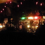 カウンター。薄暗くてとっても雰囲気いいです