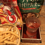 麹町いづみや しろ - 14. カルビーかっぱえびせん、なとり うずらの味付けたまご、三千櫻 九頭竜55 純米吟醸生原酒