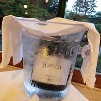 メインダイニングルーム - ノンアルコールのスパークリングワイン