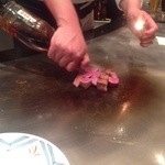 ステーキ屋 甚 - H25.03　牛フィレ（調理中）