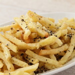 O RESTO la med. - フライドポテト、パルメザン、黒トリュフ風味