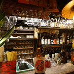 日南 - カウンターの様子