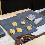 鮨駒 - 出番を待つネタ