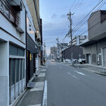 天婦羅 國久 - ポツンとお店はあります。