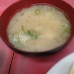 一楽ラーメン - 味噌汁〜ピンボケした〜m(__)m