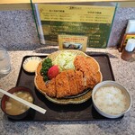 Tonkatsu Kunika - ロースかつ定食160gとヒレカツ1つ