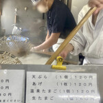 讃岐うどん がもう - 熱々うどんは手前の釜から…