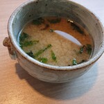 Kafe Shokudou Tsubaki - お味噌汁は貝出汁かなぁ、魚出汁かなぁ。美味しい。