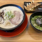 博多豚骨ラーメン 一純屋 - 博多セット　　 1100円