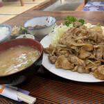 Maru Hachi Shiyoku Dou - 焼肉定食(斜めから)