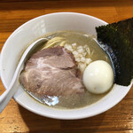 煮干中華ソバ イチカワ - "白醤油ソバ"850円に"味玉"150円をトッピング♪