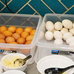 まぜそば 渋谷 チョップス - チョップスでは「奥久慈卵」というブランド卵を使用しています♪栄養たっぷり！！