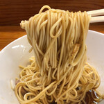 煮干中華ソバ イチカワ - 和え玉の麺リフト。パッツパツ感が堪りません。