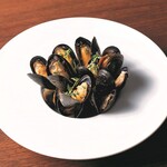 Mussel marinière flavored with white wine