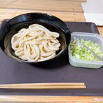 Miyafuji Udon Ten - 冷やしうどん(中) ネギはパックごと渡されました