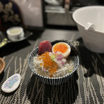 酒肴場 屯 - 海鮮丼のご飯に、スープをかけてお茶漬けに。