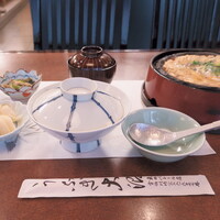 割烹 蒲焼 大沼 - 本日いただいた、柳川定食は”どじょう”にしました。2,200円　”柳川鍋”に”小鉢”、”お椀”、”ご飯”が付きます。