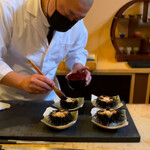 鮨駒 - がぜ雲丹に煮切り