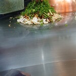 やまさ家 - ねぎを乗せてくれてるところ