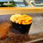 すし匠 - 馬糞雲丹と紫雲丹の軍艦巻