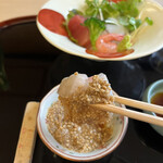 山玄茶 - 山玄茶名物のたっぷりすり胡麻ポン酢。はまります！