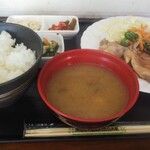 朝一 - 生姜焼き定食(880円)