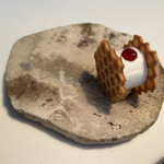 Installation Table ENSO L'asymetrie du calme - ハチミツクッキーマカロンサンド