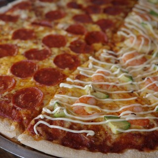 5種の味わいから選べる特大ピザ。テイクアウトも可能