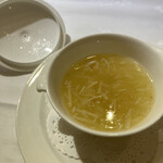 仙台ロイヤルパークホテル - 蟹肉とふかひれの冬瓜すり渡し上湯スープ
