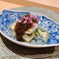 銀座 稲葉 - スズキの炭火焼きにもずく酢を乗せて