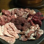 ホルモン屋 紬 - 料理写真: