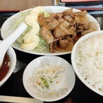 珍來 - 生姜焼き定食950円（白ご飯の量に注目・・・）