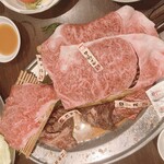 黒毛和牛まるごと一頭買い 炭火焼肉 道頓堀みつる - 