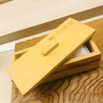 鮨おばな - 最後のおしぼりはヒノキの香りがします