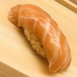 鮨おばな - マスノスケ。青森産の天然15キロ。デカい！